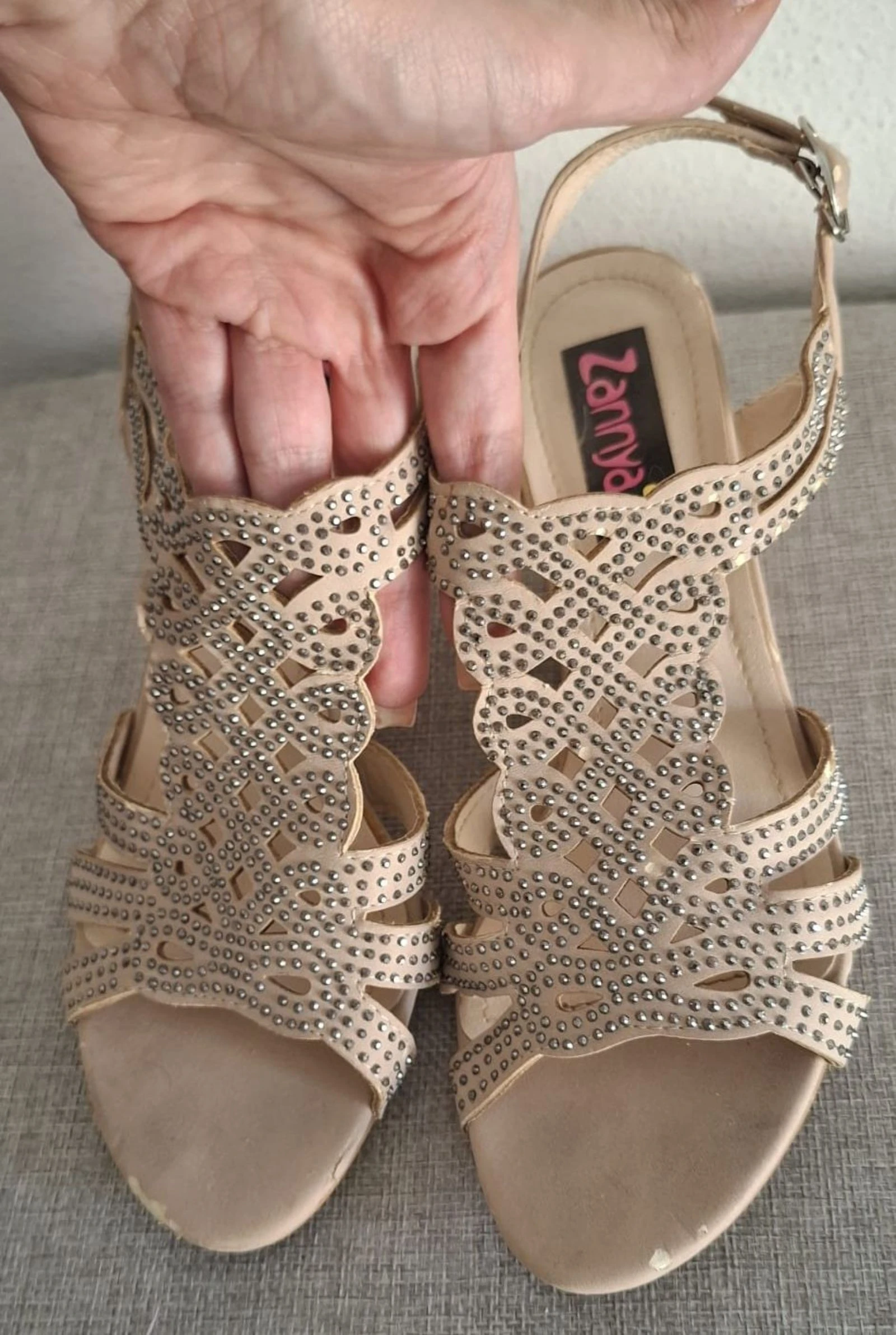 Beige wiggesandalen met strasssteentjes limited edition Y2K – photo 3